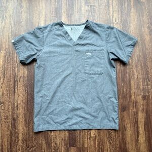 FIGS Men’s Graphite Leon Three Pocket Scrub Top - Size S